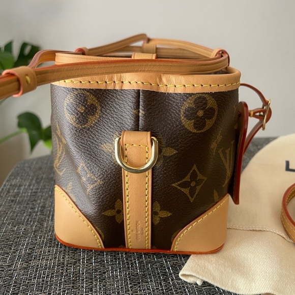 Louis Vuitton Noe Nano Monogram - Picture 8 of 17